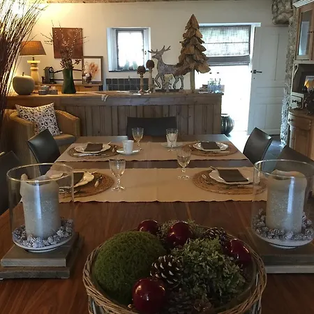 Maison Pomme לינה וארוחת בוקר 4*